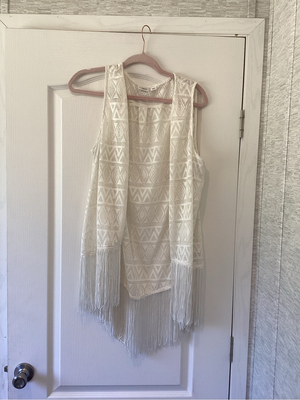 Cato Cream Crochet Fringe Vest 18/20W EUC